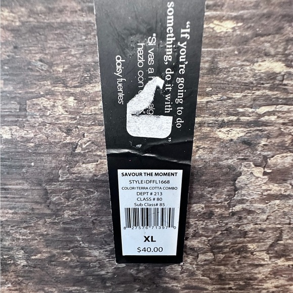 Daisy Fuentes White and Red Fitted Long Sleeve Blouse - Picture 6 of 6